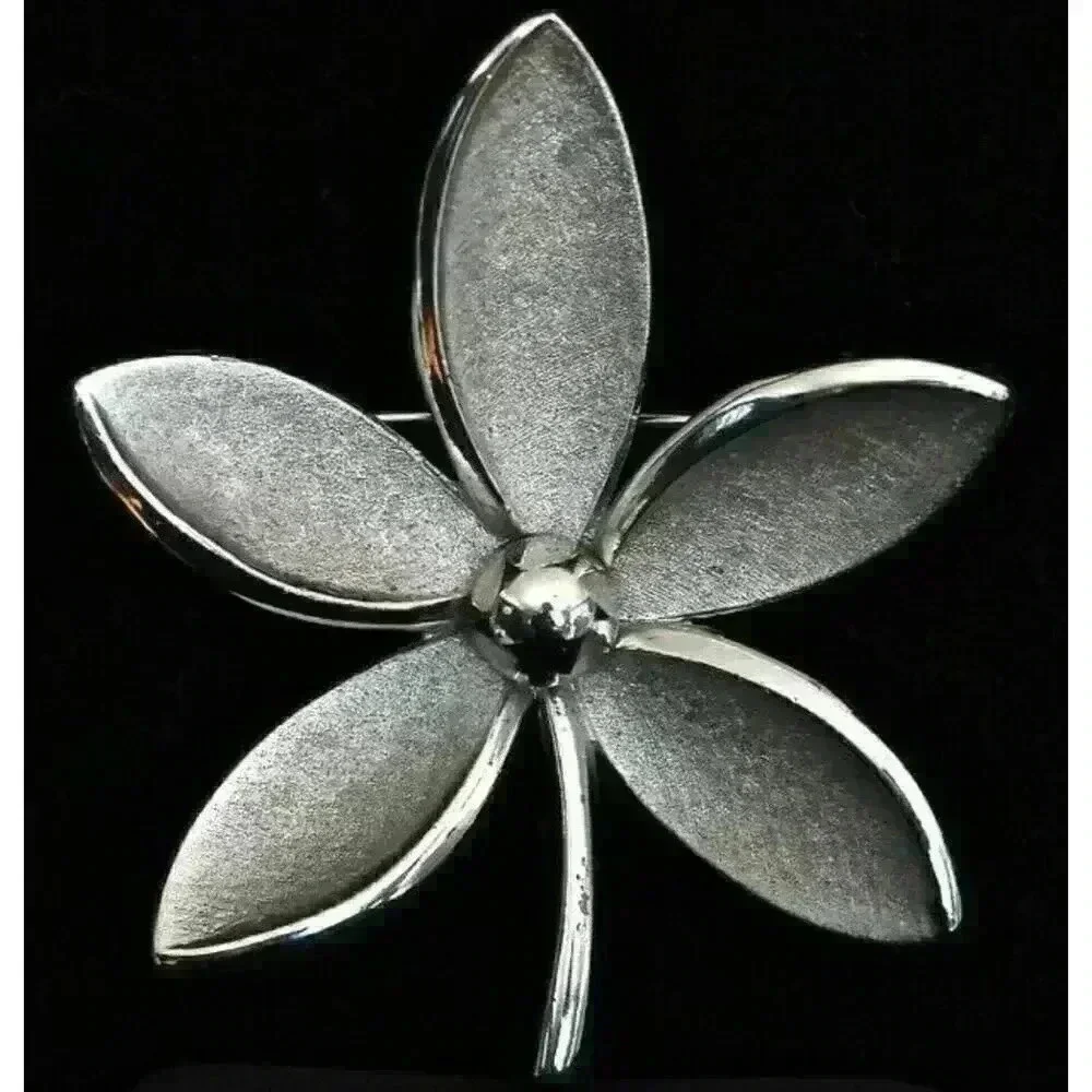 Vintage Alfred Philippe Crown Trifari Flower Brooch Silver Texture & Shiny
